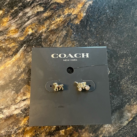 💖Gold Coach Horse and Carriage Earrings - Picture 1 of 5